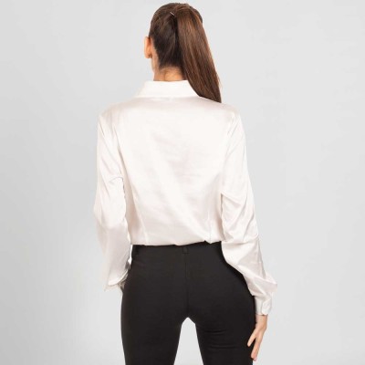 Camisa de trabajo de mujer sofisticada y moderna de manga larga blanca