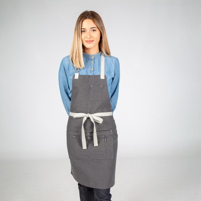 Delantal hosteleria antimanchas con peto y hebilla Garys 100014 gris marengo
