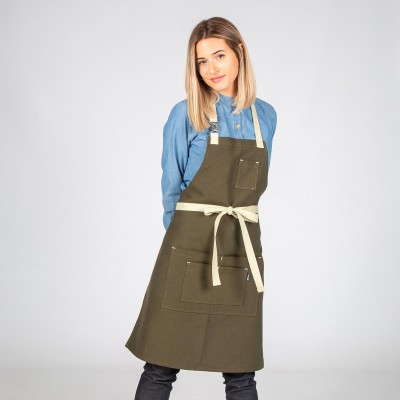Delantal hosteleria antimanchas con peto y hebilla Garys 100014  verde caqui