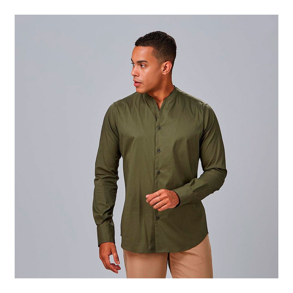 Camisa de trabajo hombre moderna y elegante cuello chimenea verde caki