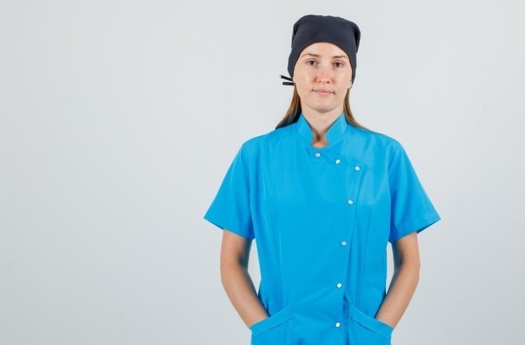 Cómo elegir el uniforme de trabajo perfecto según tu sector